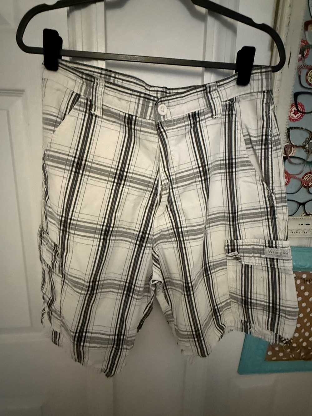 Wrangler White and Black Plaid Cargo Shorts size 32